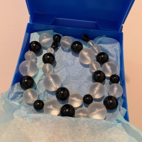 Black &White Beaded Bracelet w/ Detachable Clasp - Picture 3 of 4